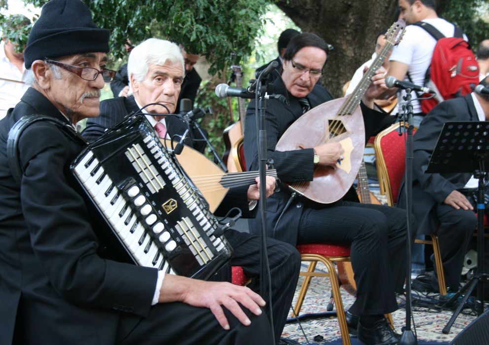 Foto: Mohamed Ferkioui, Rachid Berkani y Abdelkader Cherkam durante una actuación en Fes, Marruecos. (E.G.)