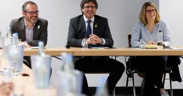 Foto: Puigdemont y Artadi, en la reunión en Berlín del 5 de mayo. (EFE)