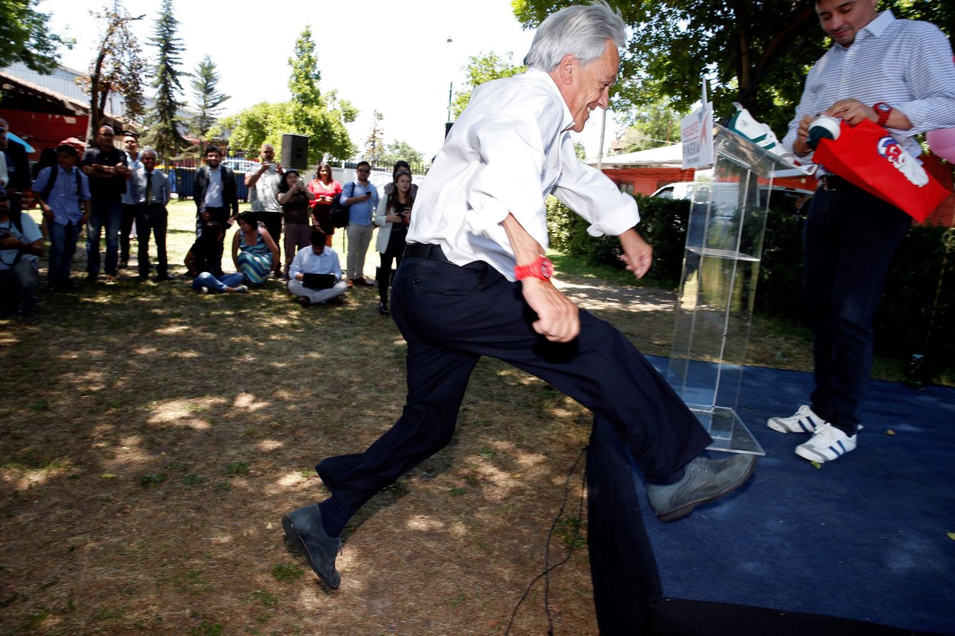 El candidato Sebastián Piñera en un mitin electoral en Santiago. (Reuters)