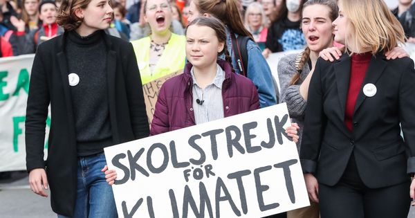 Foto: Manifestación estudiantil por el cambio climático en Bruselas, con la activista Greta Thunberg a la cabeza. (Efe)