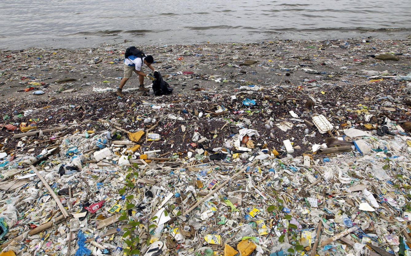 Los plásticos se acumulan en las playas de todo el planeta (EFE)