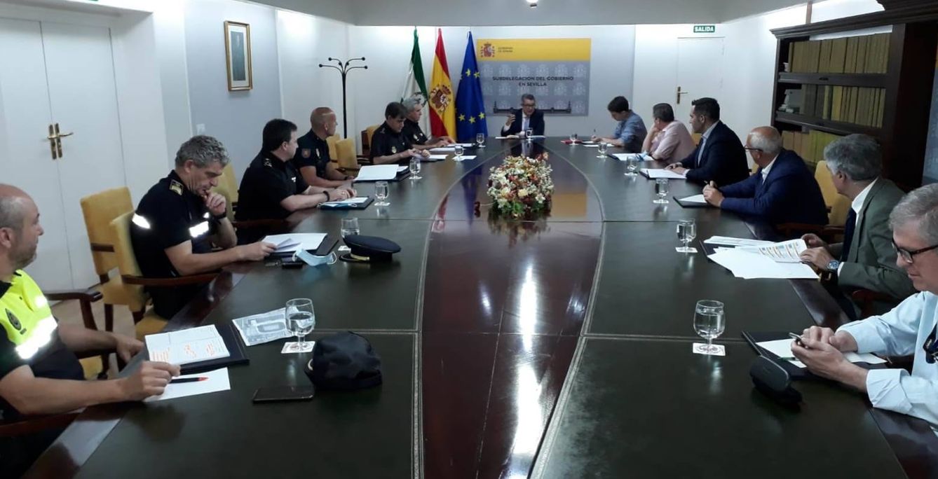 Reunión en la Subdelegación del Gobierno en Sevilla para establecer el protocolo de seguridad.