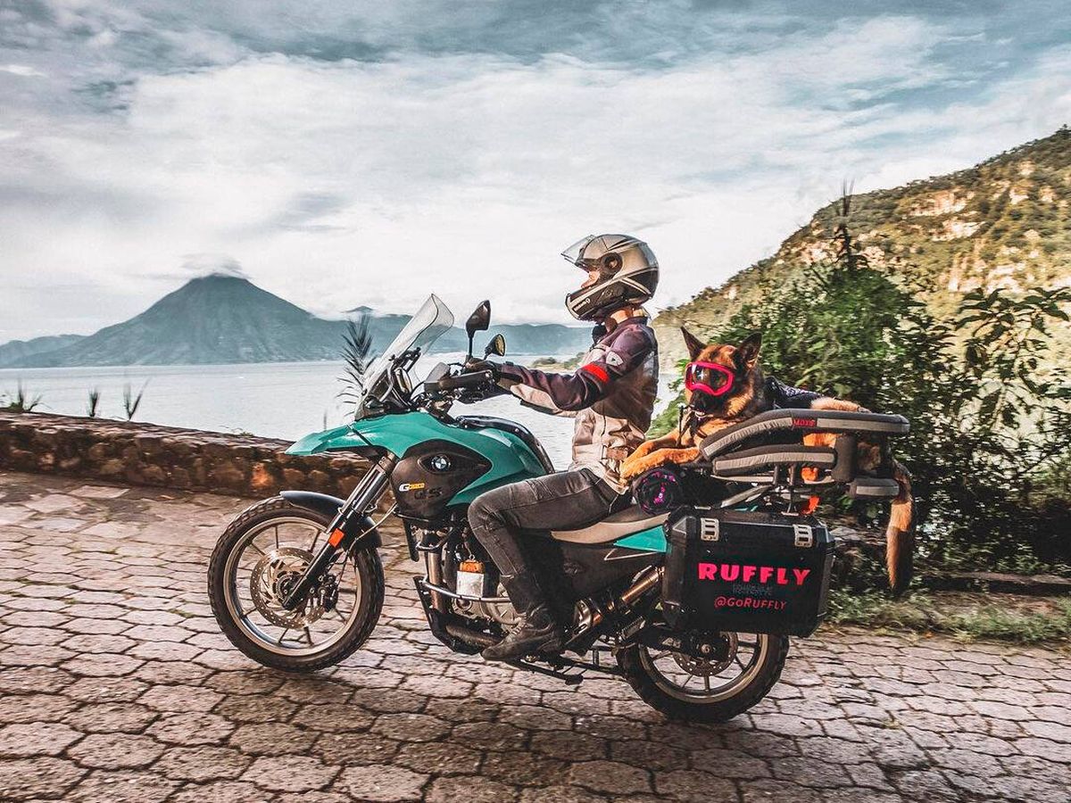 Foto: Jess y Moxie están recorriendo el mundo en su moto (Instagram/goruffly)