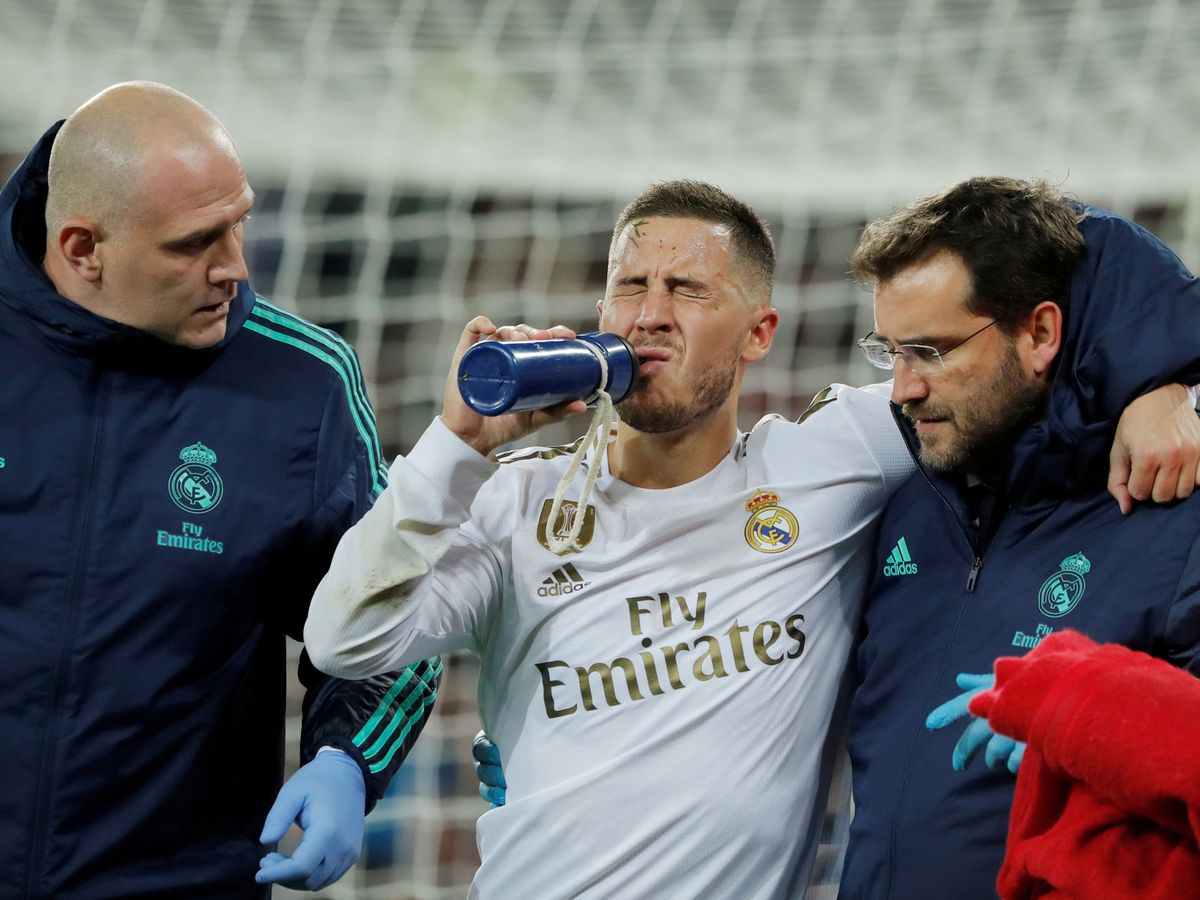 Foto: Eden Hazard en el día que sufrió la lesión durante el partido entre el Real Madrid y el Paris Saint Germain. (Efe)