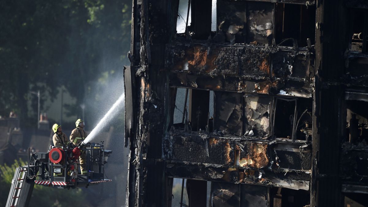 ¿Pudieron 230.000 euros evitar el incendio de Londres? Los errores de una tragedia