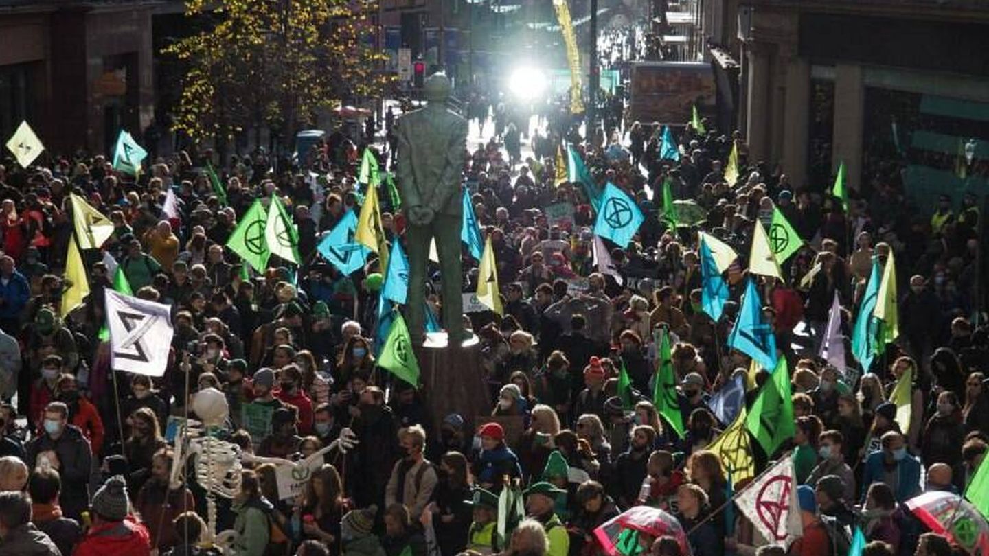Cientos de manifestantes en Glasgow. (Extinction Rebellion)