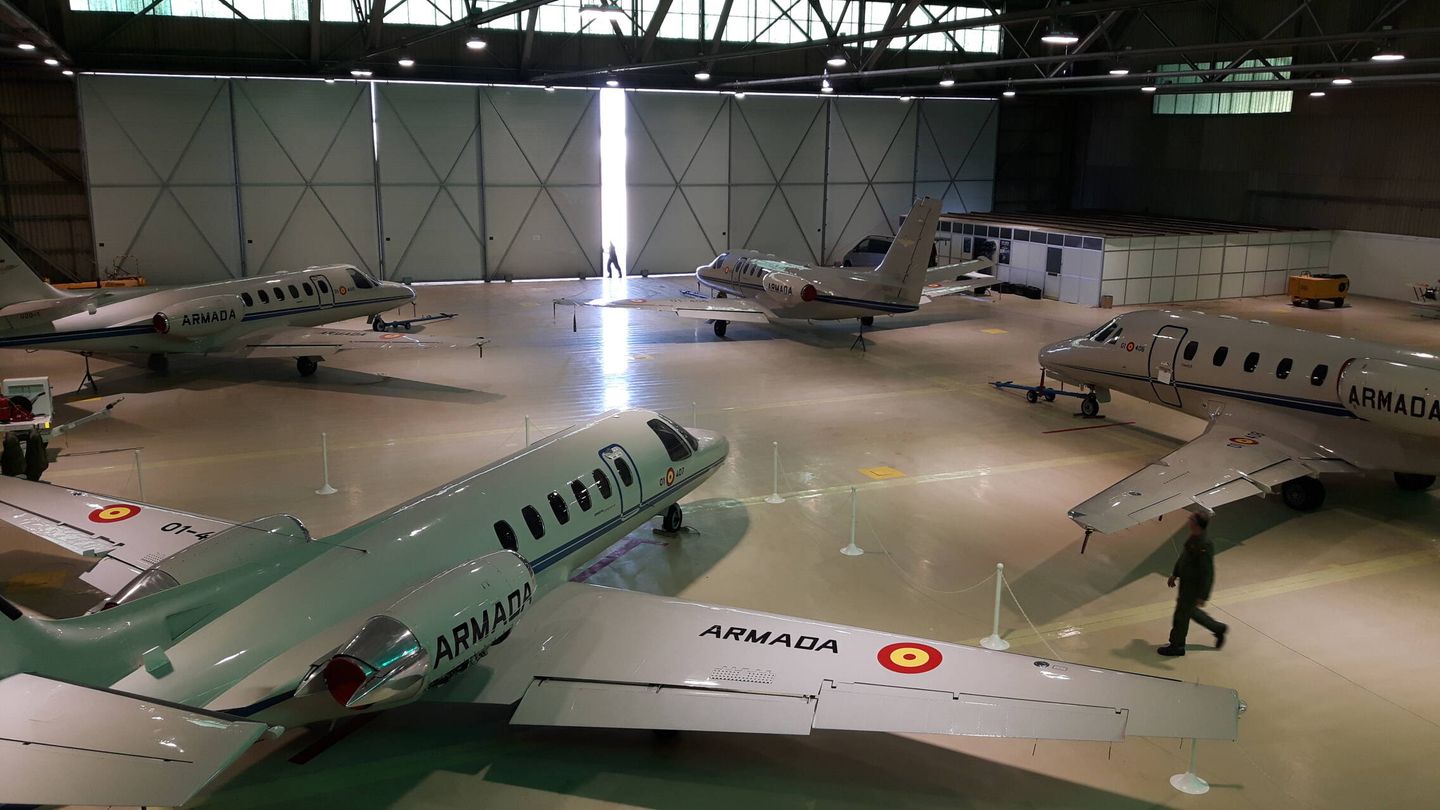 Inusual imagen del hangar de la Cuarta Escuadrilla con todas sus aeronaves. (Juanjo Fernández)