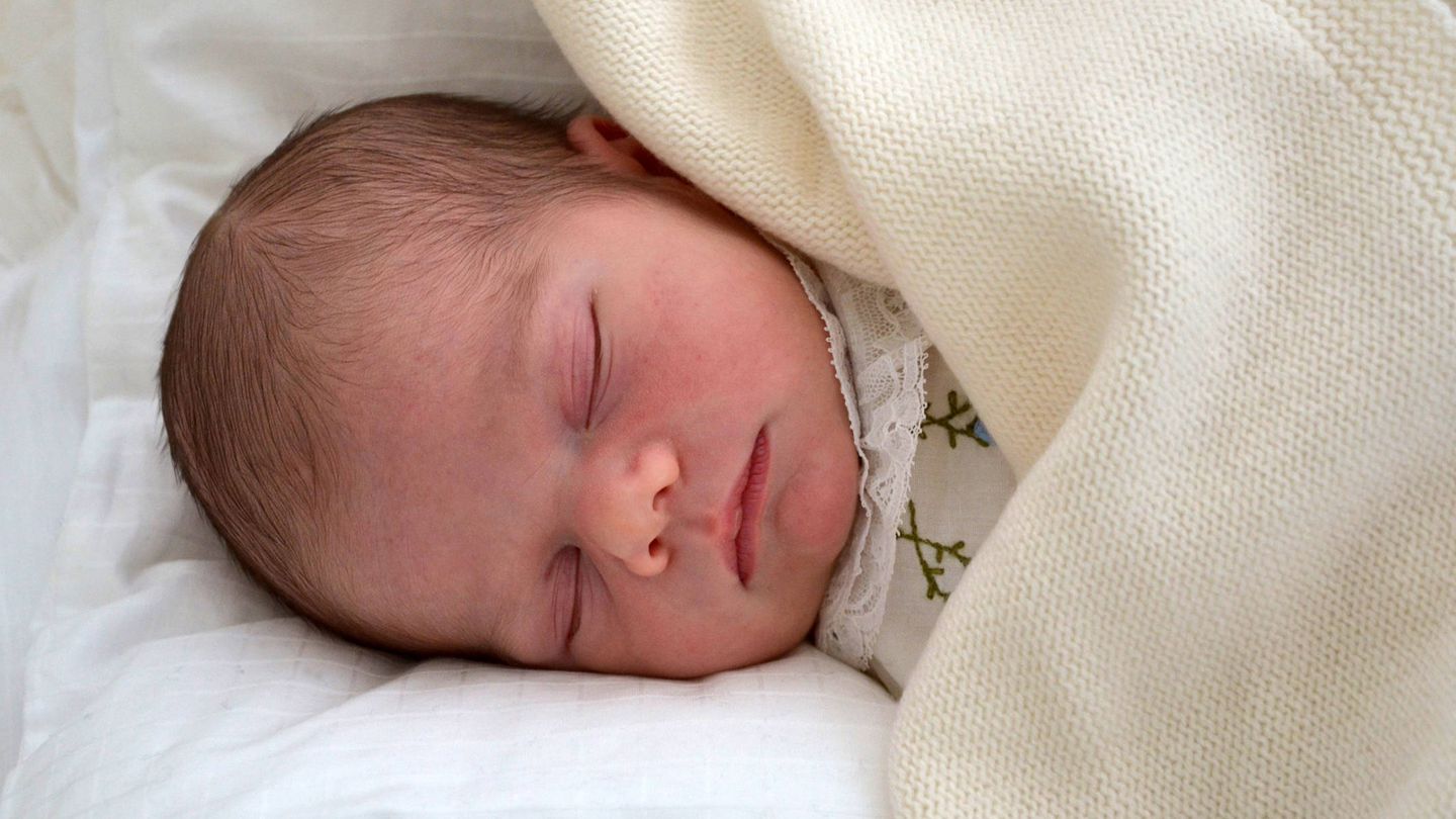 El príncipe Oscar, recién nacido. (Casa Real de Suecia)