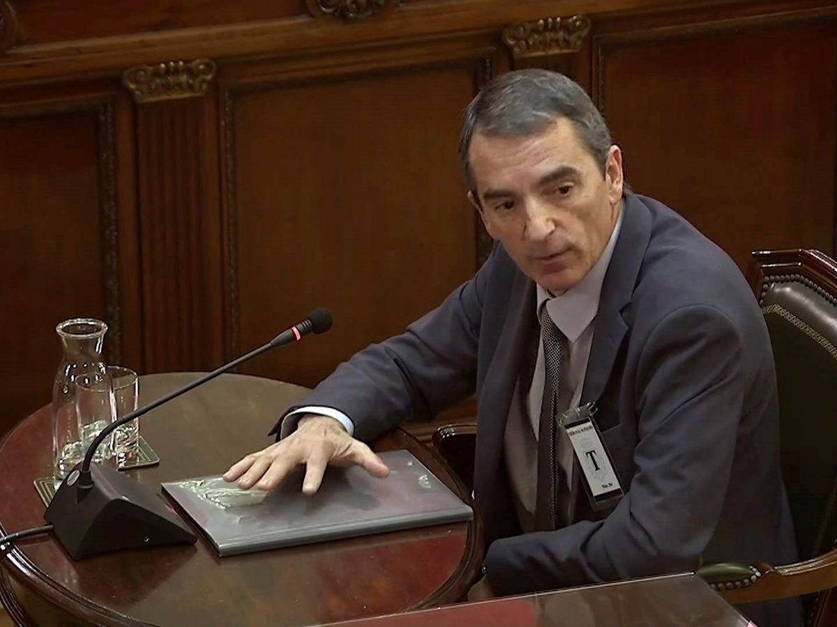 Foto: El comisario Joan Carles Molinero, como testigo en el juicio al 'procés' en el Supremo.(EFE)