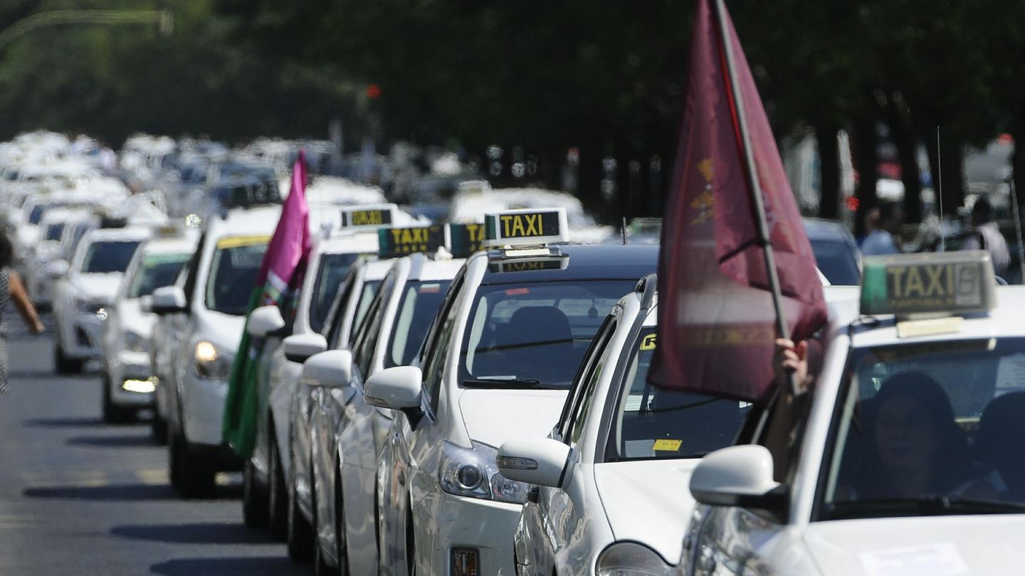 Marcha de taxistas andaluces. (EFE/ Raúl Caro)