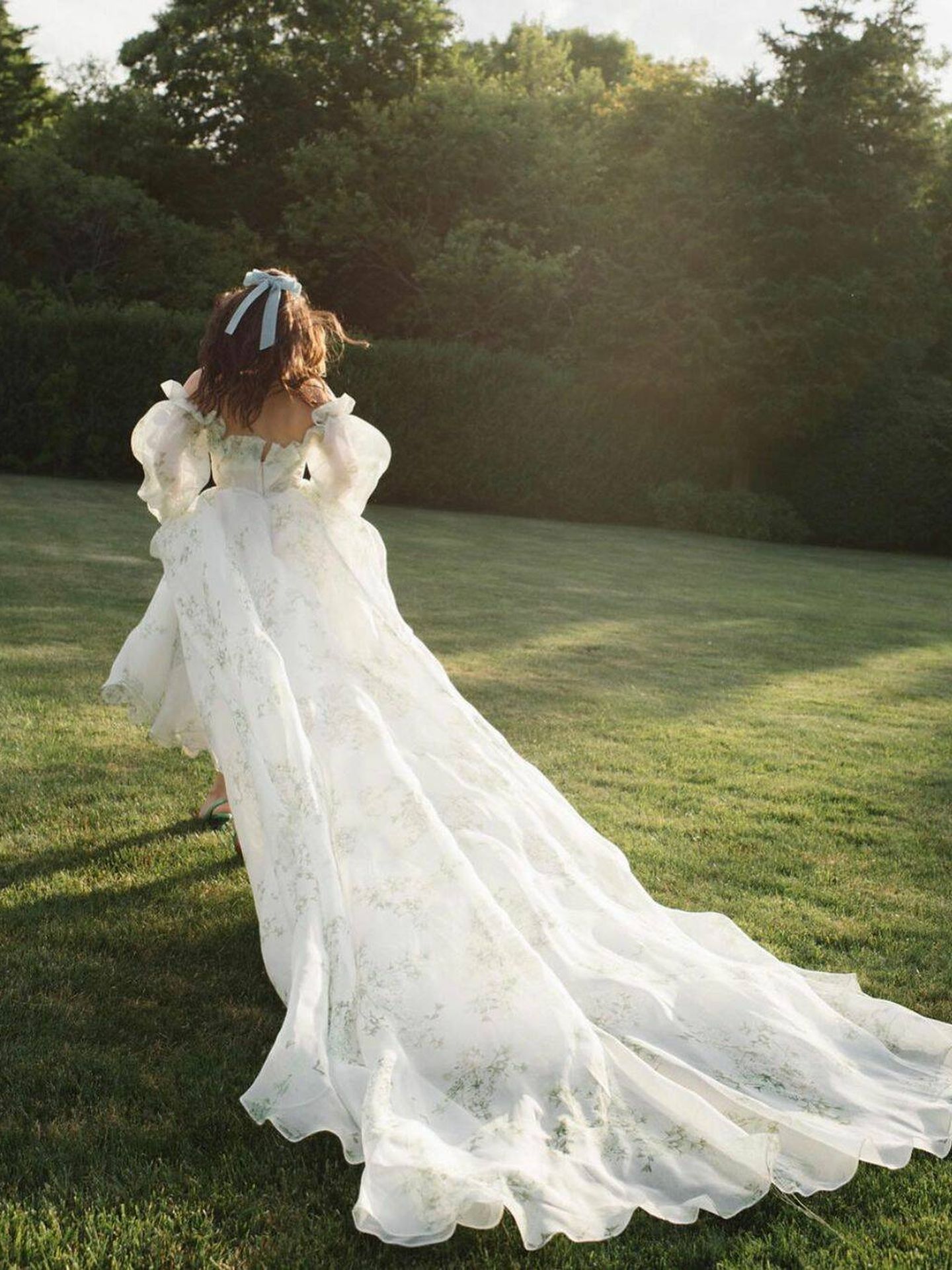 Un vestido de novia con print floral. (Instagram/ @nicoleavillamil)