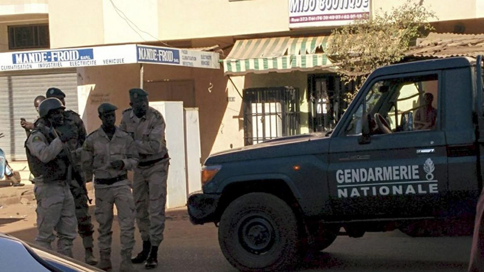 Foto: Las fuerzas de seguridad de Mali llegando al hotel Radisson de Bamako, en la capital del país. (Reuters)