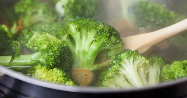 Foto: Este brócoli podría crujir o deshacerse suavemente en nuestra boca. ¿Cuál de las dos opciones es mejor? (iStock)