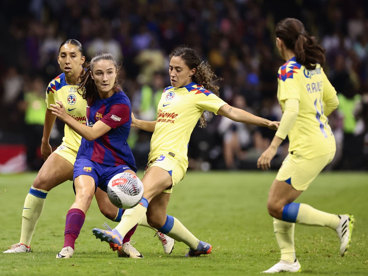 Foto: Imagen de un partido de fútbol femenino del Barcelona. (EFE/José Méndez)