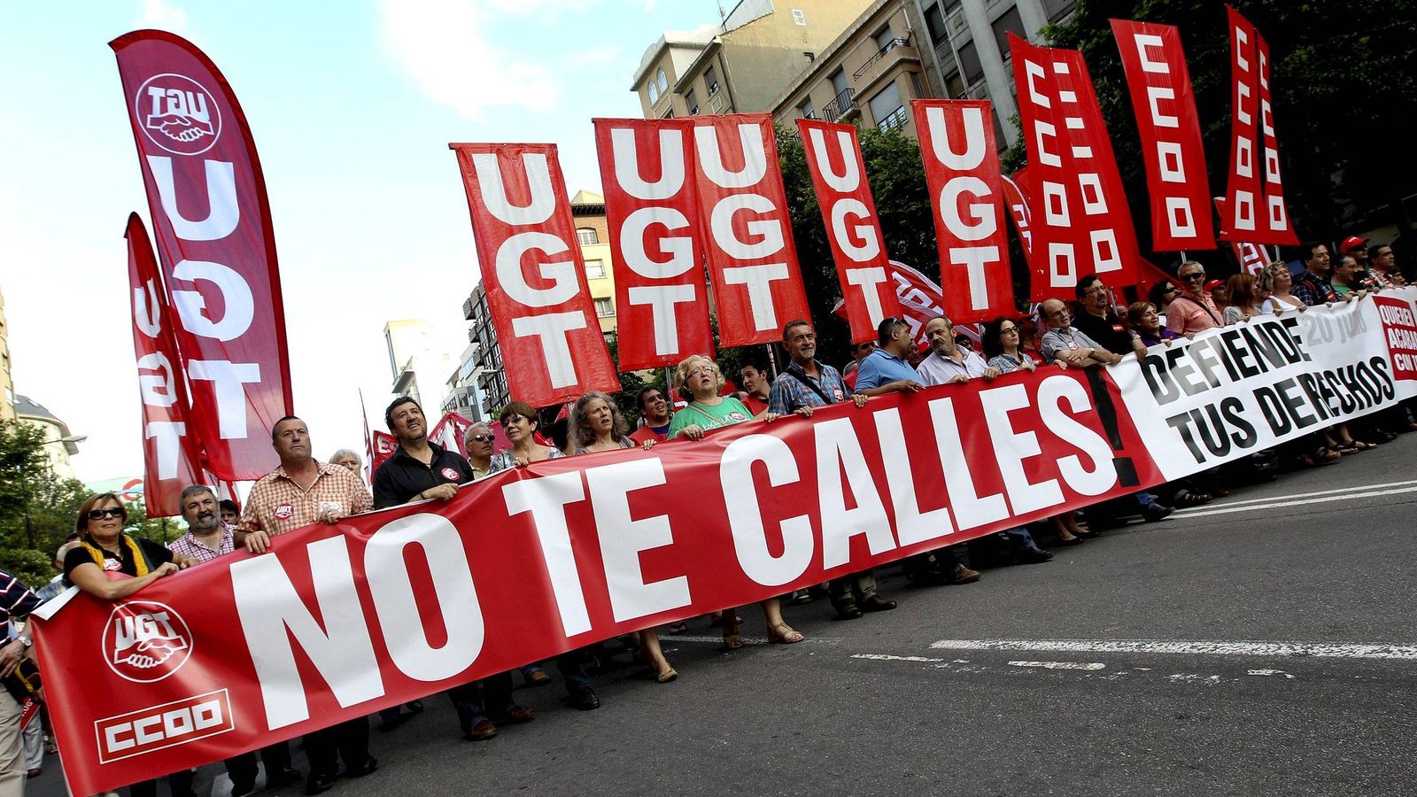 Foto: Manifestación convocada contra los recortes sociales y la reforma laboral en Zaragoza en el 2012. EFE