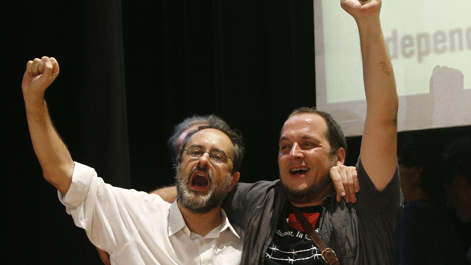 Foto: El candidato de la CUP, Antonio Baños (i), y el lider de la formación independentista, David Fernández. (EFE)