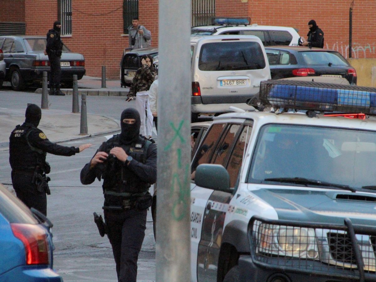 Foto: Agentes de Policía en Ceuta. (EFE)