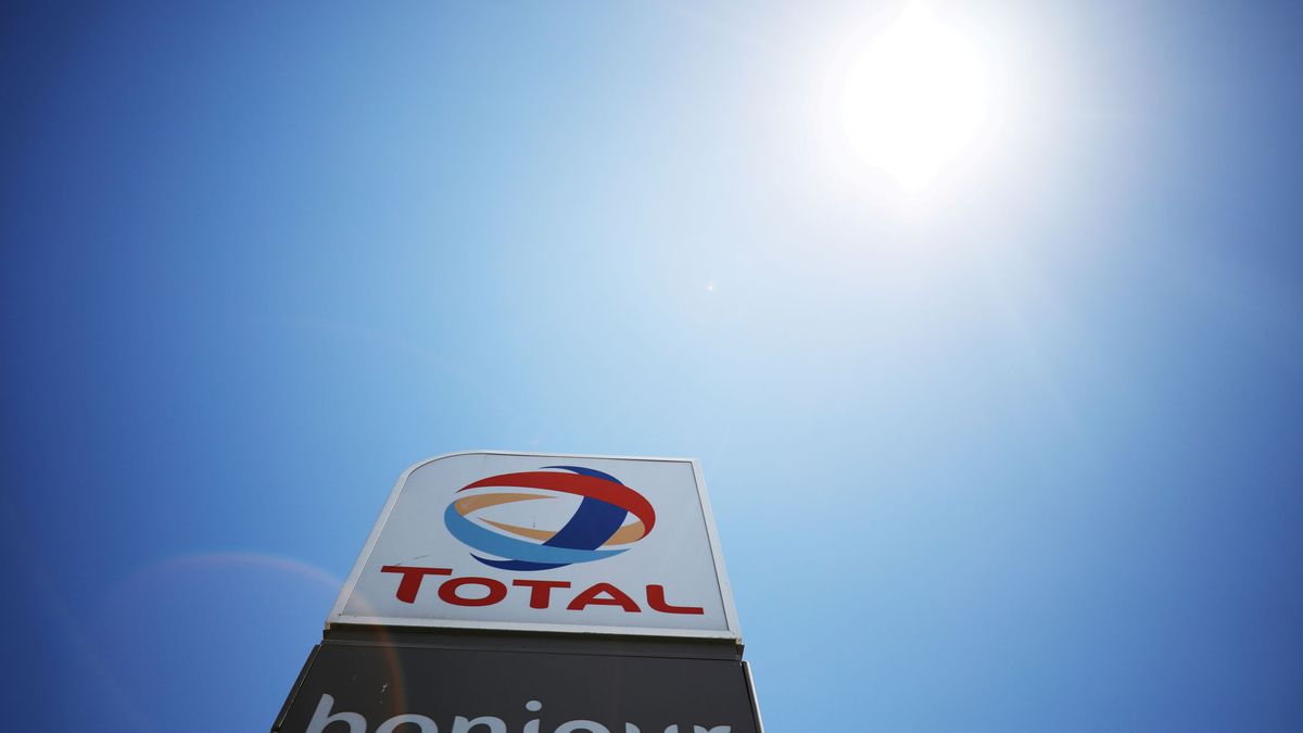 La petrolera Total analiza la compra de los clientes de luz y gas de EDP en España