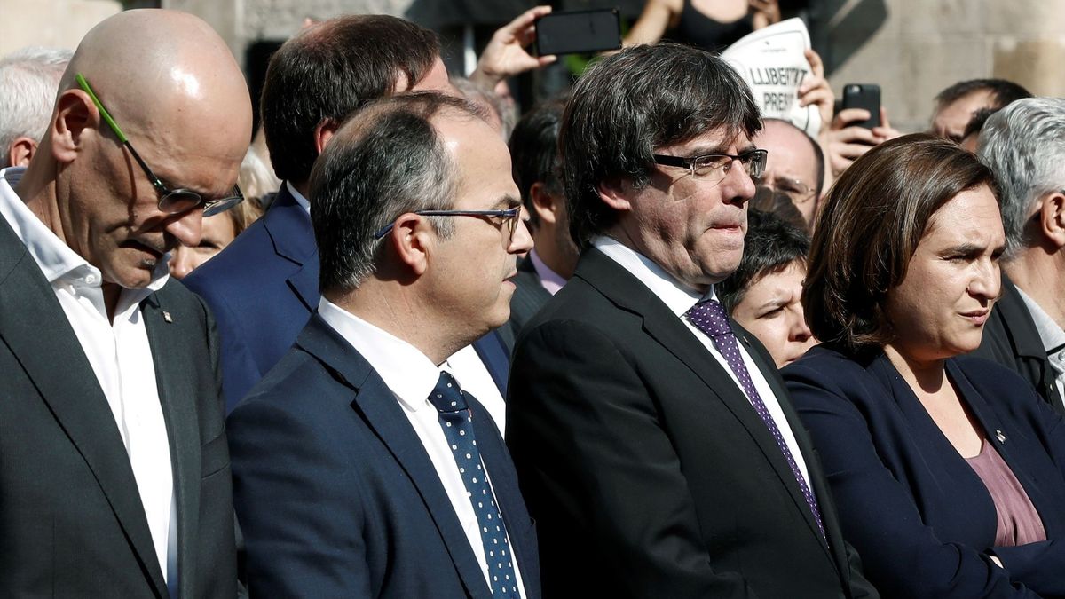 Colau suspende la actividad parlamentaria y pide la libertad de Sánchez y Cuixart