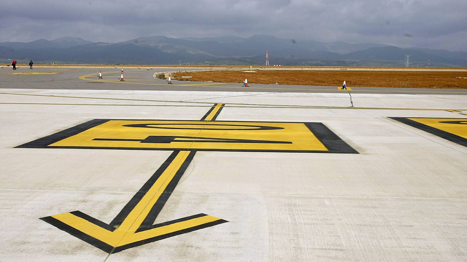 Foto: Vista de una de las pistas auxiliares del aeropuerto de Castellón. (EFE)