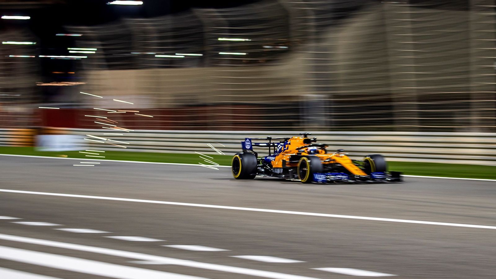 Foto: Carlos Sainz se clasificó séptimo a solo un segundo del Ferrari de Leclerc. (EFE)