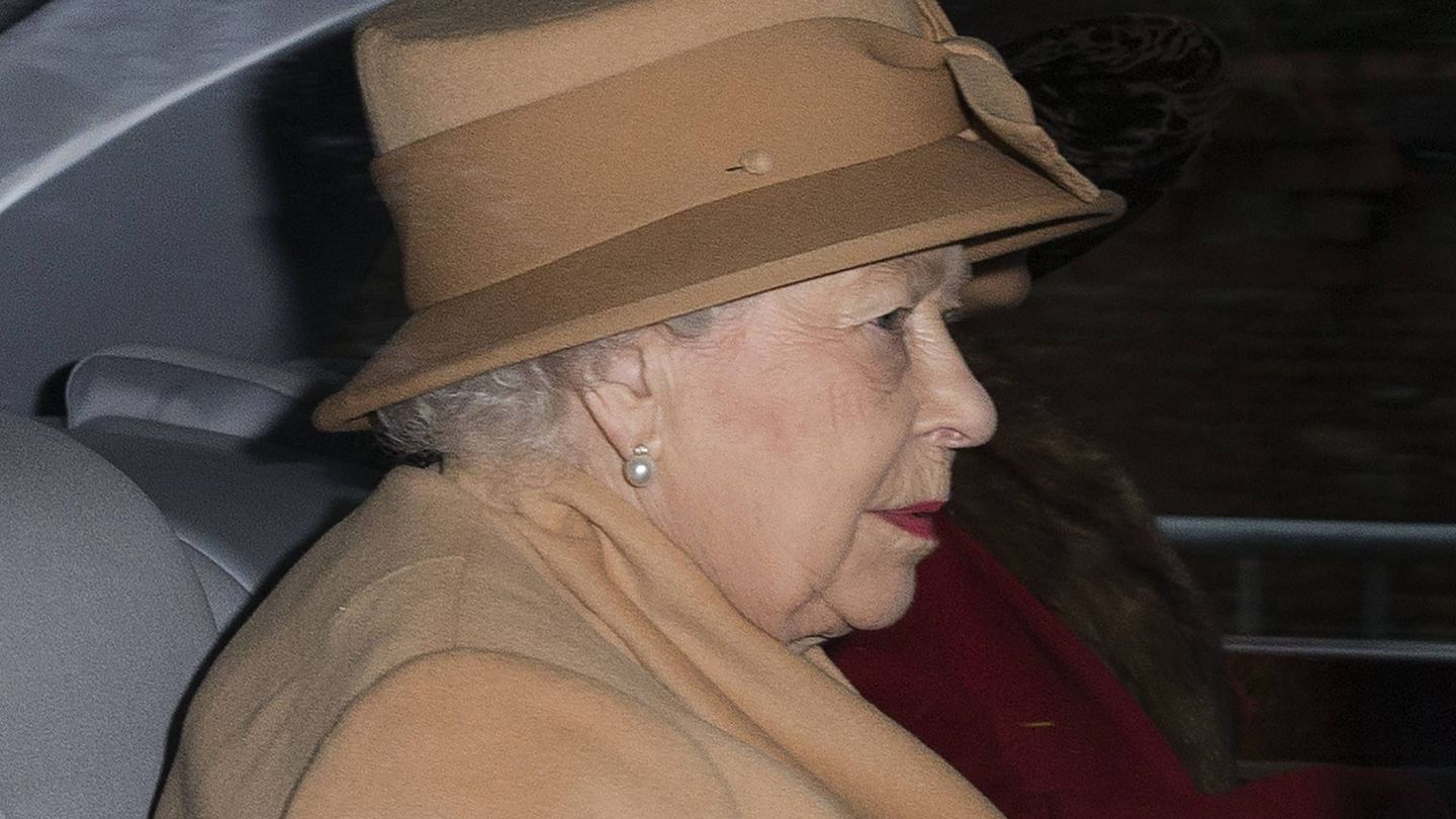 La reina Isabel II no faltó al servicio religioso. (Cordon Press)