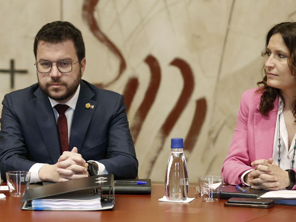 Foto: El presidente de la Generalitat, Pere Aragonès, junto a Vilagrà. (EFE/Andreu Dalmau)