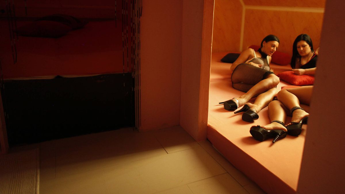 Las prostitutas, sin techo ni comida: "Hasta los clientes nos regatean"