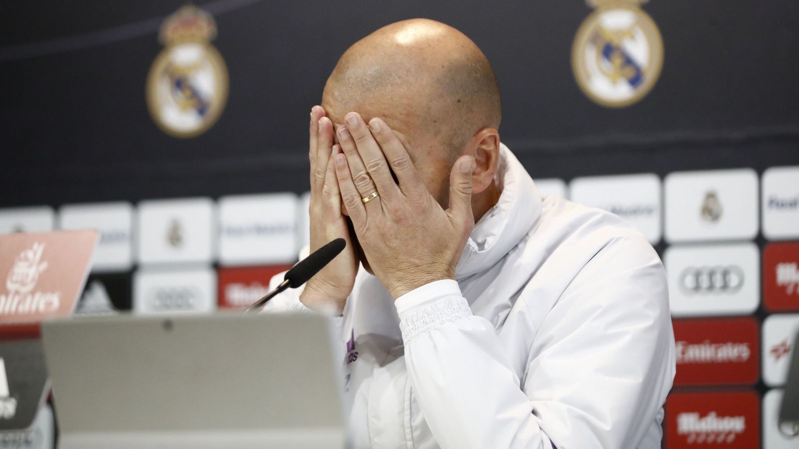 Foto: Zidane tiene un gran reto por delante (Emilio Naranjo/EFE).