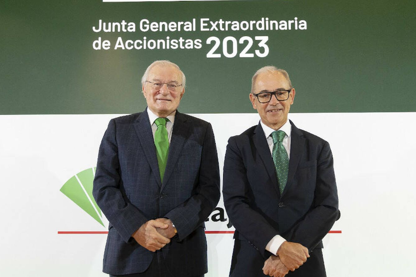 Manuel Azuaga (i), presidente de Unicaja Banco, y el CEO, Isidro Rubiales (d). (Unicaja)