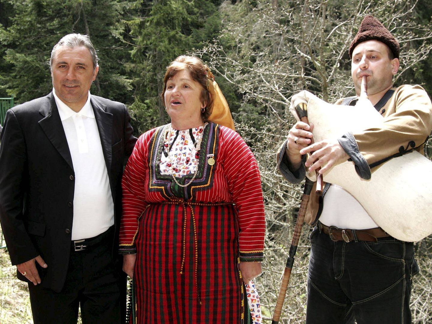 Hristo Stoichkov recibe un homenaje en un pueblo de Bulgaria. (EFE)