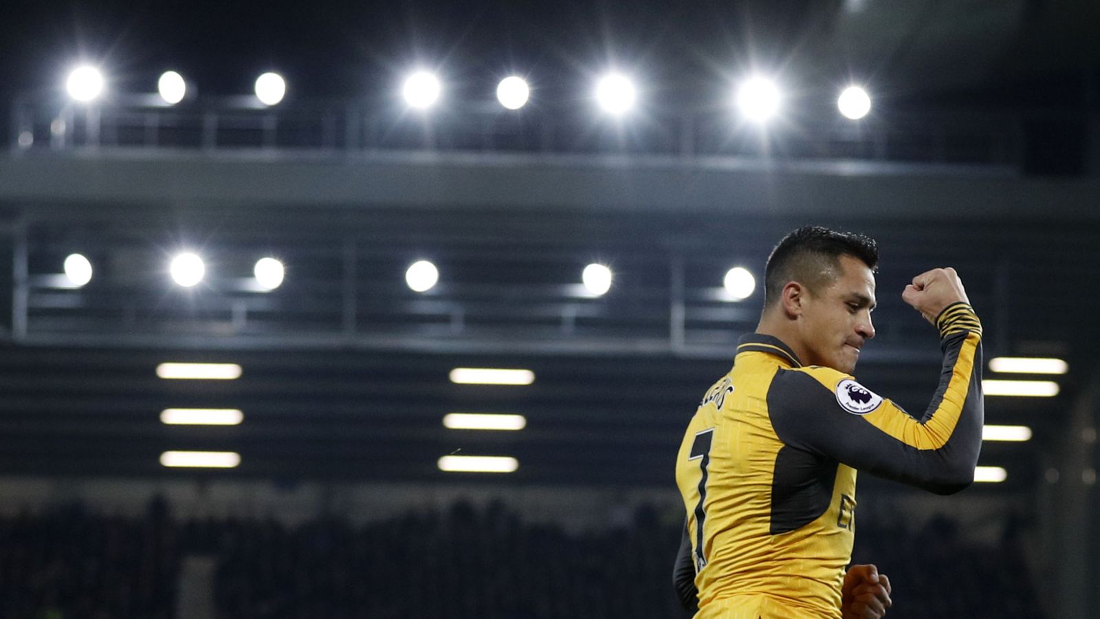 Foto: Alexis celebra un gol con el Arsenal contra el Everton. (REUTERS)