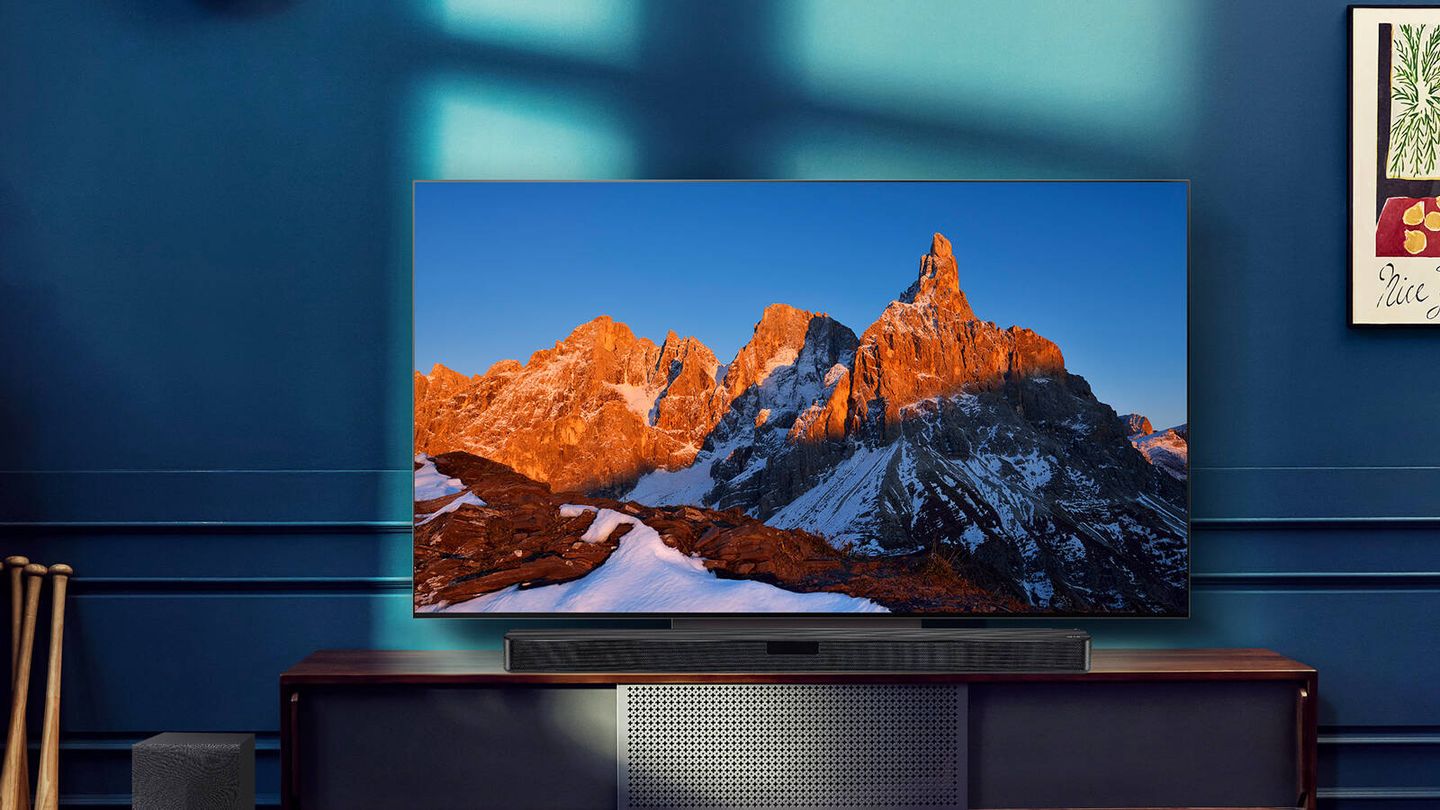 El televisor LG 4K OLED de 55 pulgadas y la barra de sonido LG SN4R
