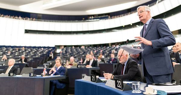 Foto: Michel Barnier interviene durante un debate en el pleno de la Eurocámara. (EFE) 