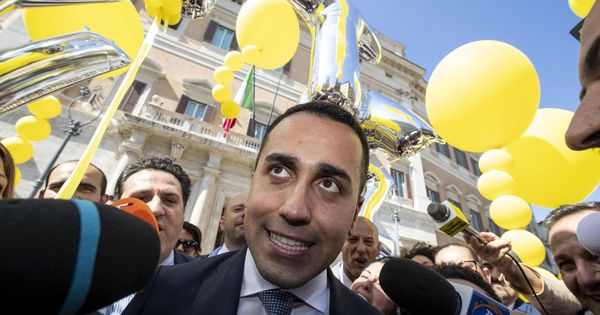 Foto: El líder del M5S Luigi di Maio frente a la Cámara de Diputados de Roma, el pasado julio. (EFE)