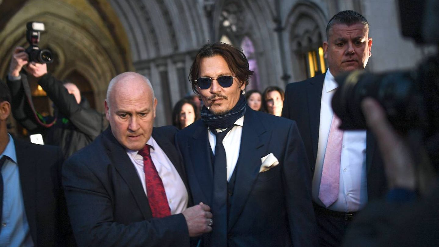 El actor, saliendo del juicio en Londres. (Getty)