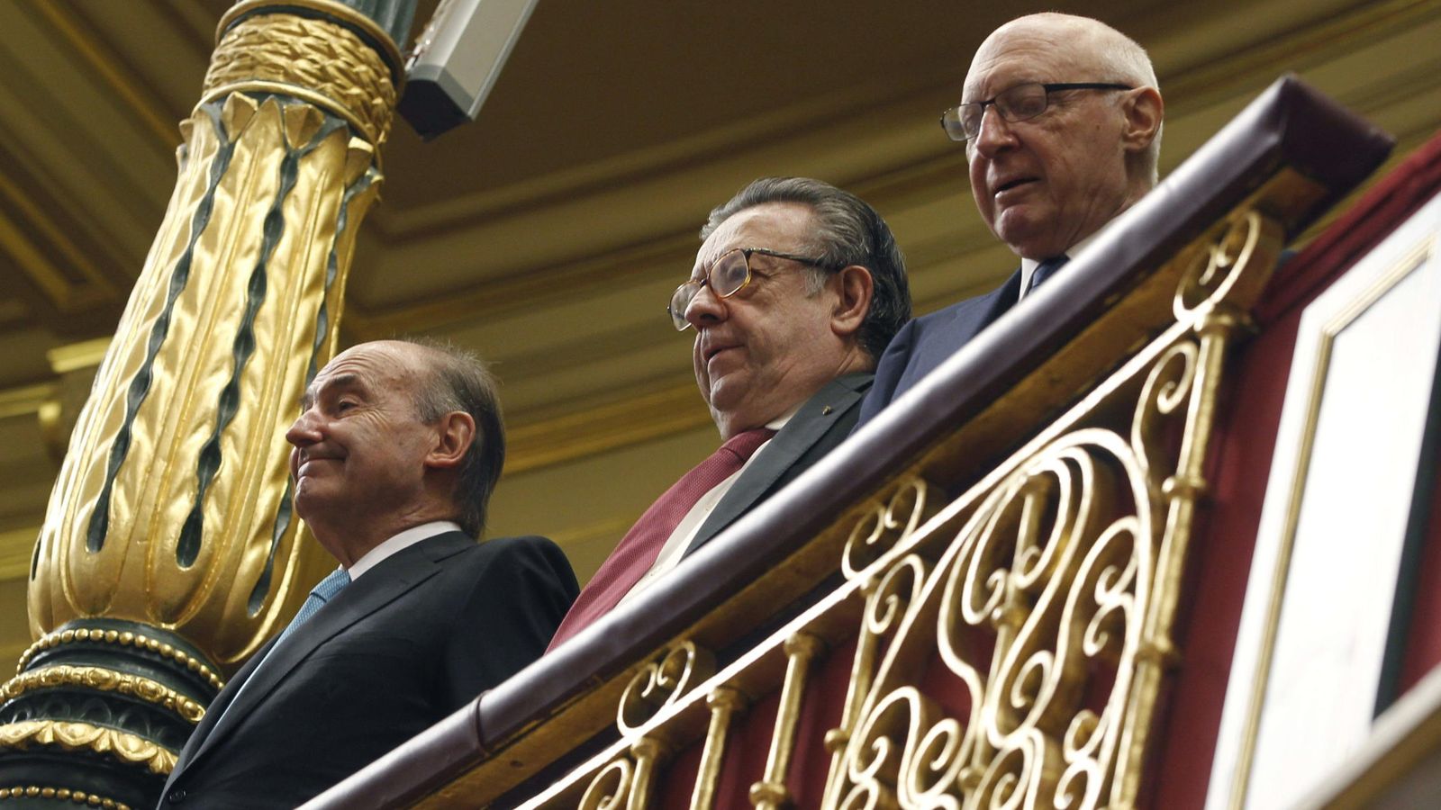 Foto: Los ponentes de la Constitución Miquel Roca, Miguel Herrero Rodríguez de Miñón y José Pedro Pérez Llorca. (EFE)