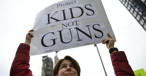 Foto: Marcha contra el uso de las armas en las escuelas. (Reuters) 