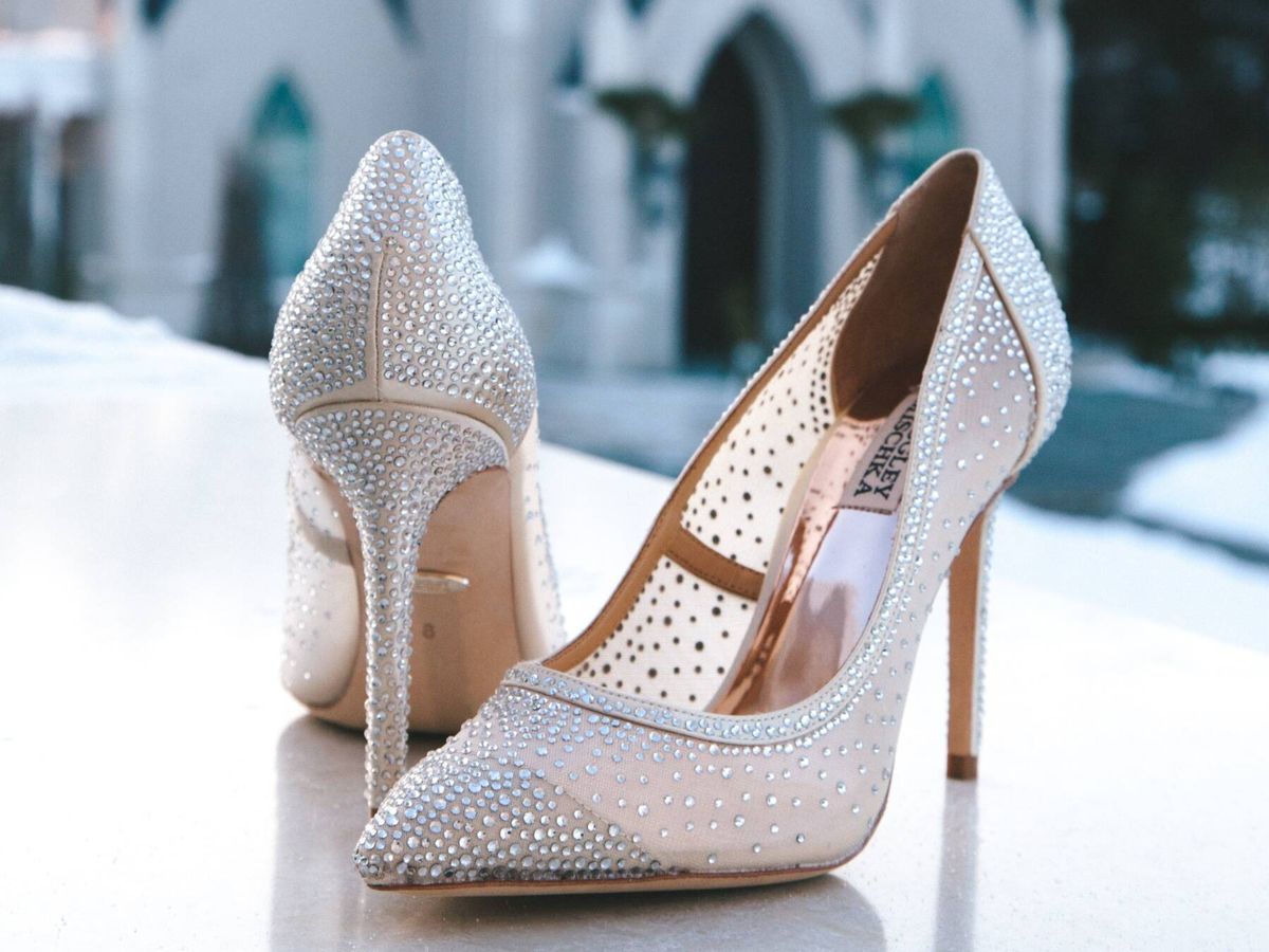 Foto: Los zapatos de novia más buscados para bodas de otoño e invierno. (Marcus Lewis para Unsplash)