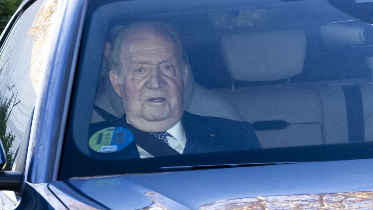 El rey Juan Carlos a su llegada a Madrid. (Europa Press/José Velasco)