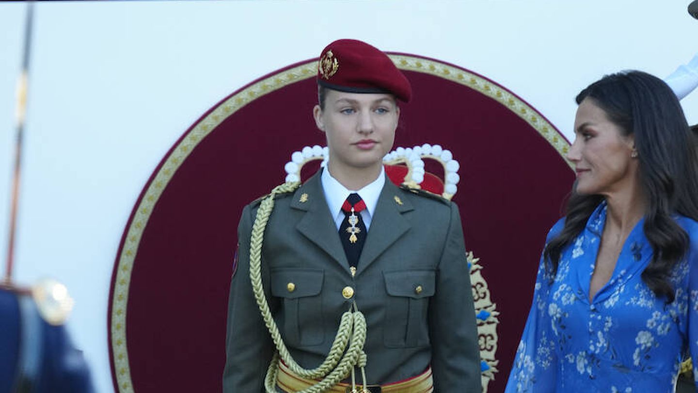 La princesa Leonor viste el uniforme de gala del Ejército de Tierra para el desfile militar. (Limited Pictures)
