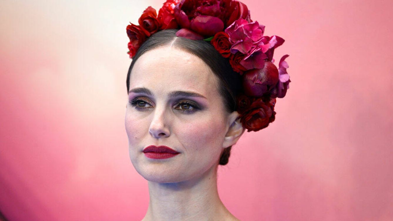De Frida Kahlo a la reina del disco: el regreso fashion de Natalie Portman 