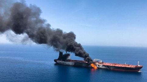 Petroleros ardiendo en el mar de Omán: cómo la crisis con Irán se colará en tu bolsillo