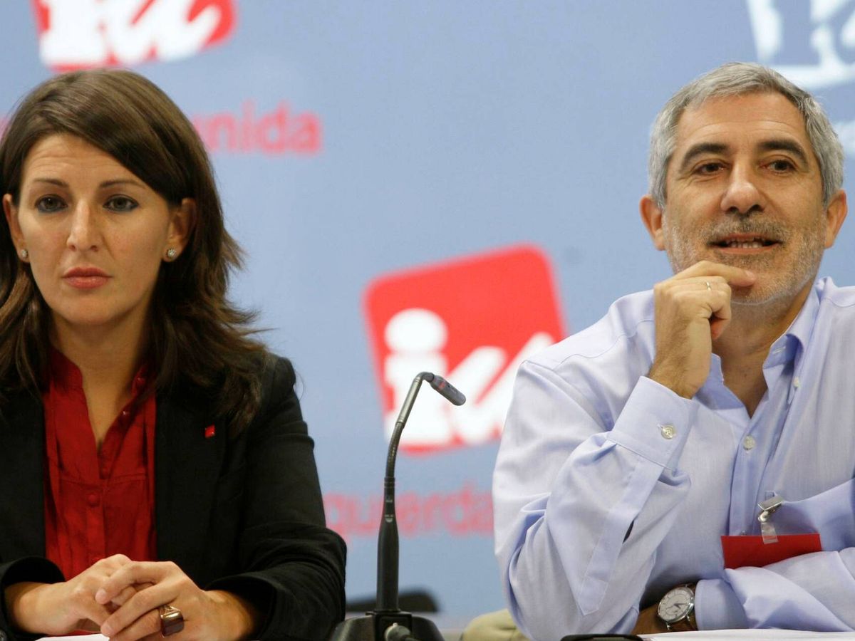 Foto: Gaspar Llamazares y Yolanda Díaz, en una rueda de prensa en 2009. (EFE/Chema Moya)