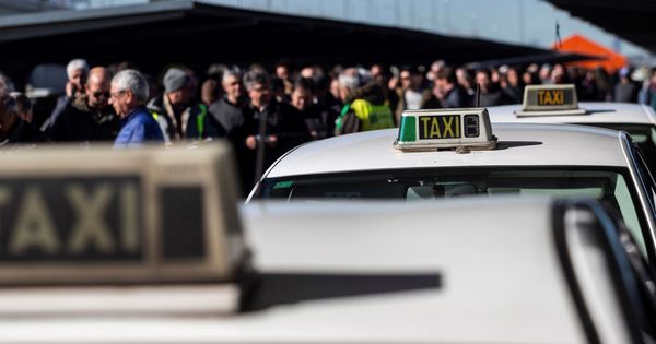 Foto: Imagen de la huelga del sector del taxi de Madrid. (EFE)