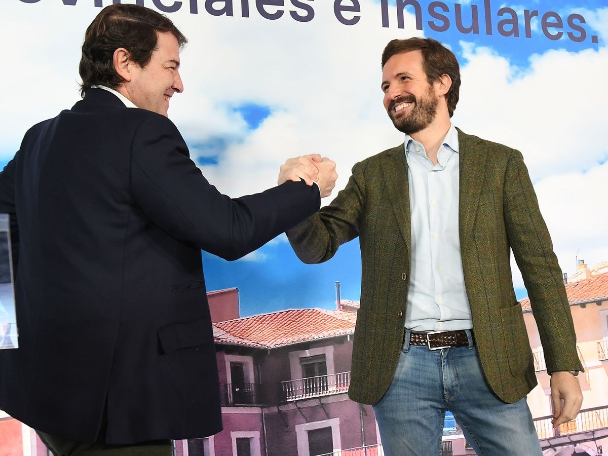 Foto: Alfonso Fernández Mañueco junto a Pablo Casado. (EFE/J. Casares)