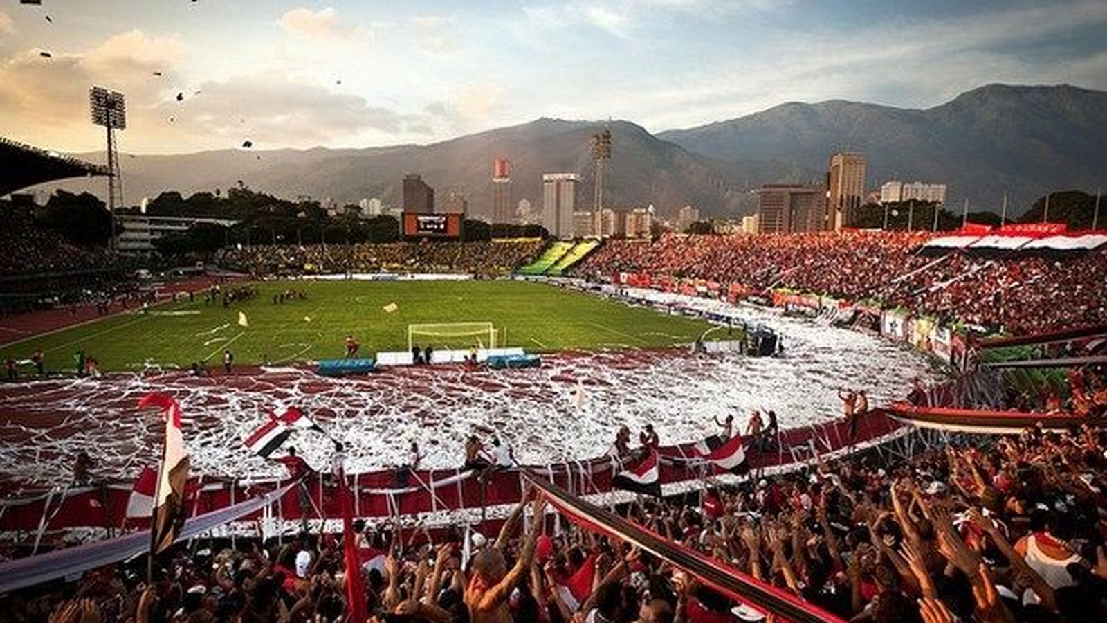 Foto: Estadio Pachencho Romero de Maracaibo, hasta la bandera. FOTO: DANIEL LÓPEZ