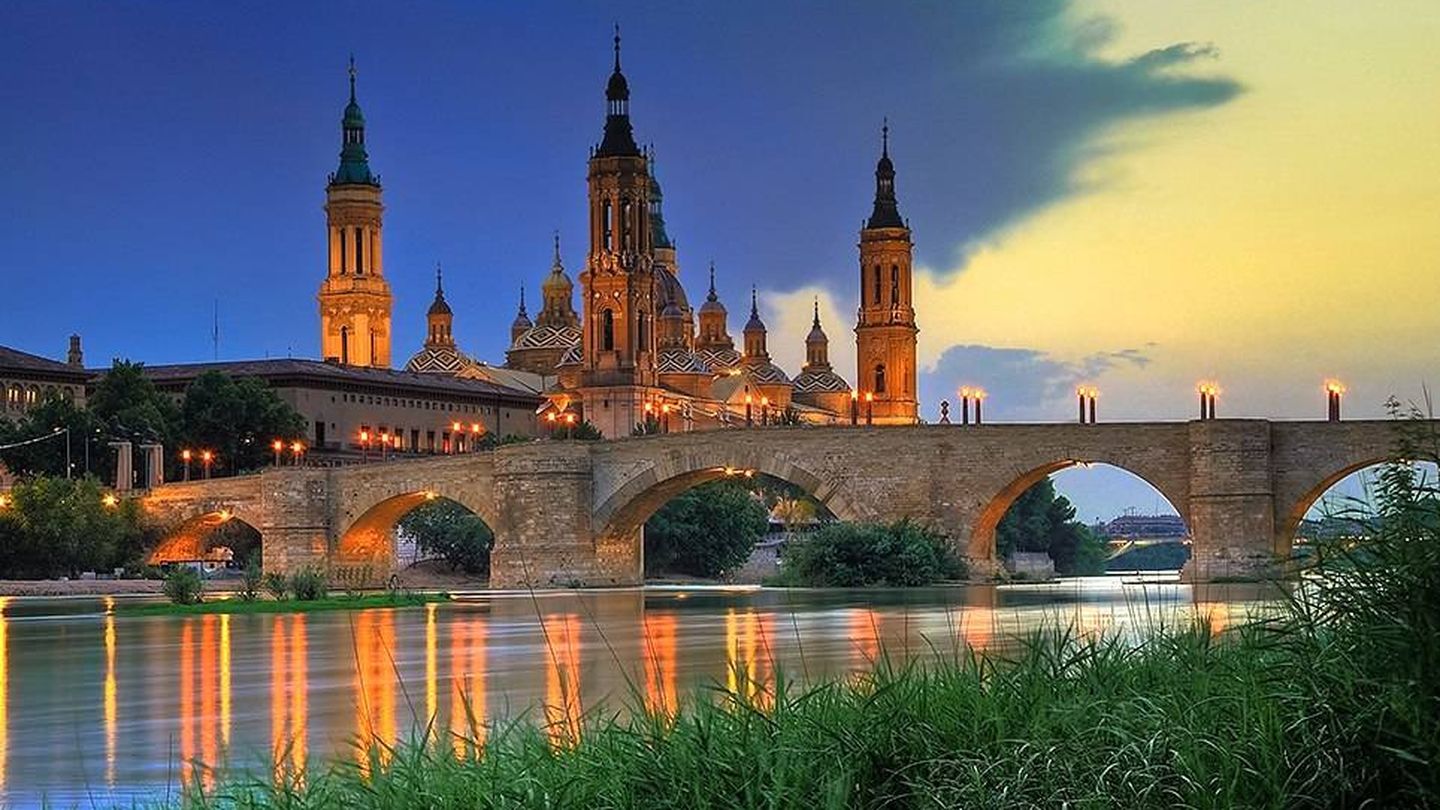 Basílica del Pilar en Zaragoza desde la otra orilla del Ebro. (Paulo Brandao/CC)