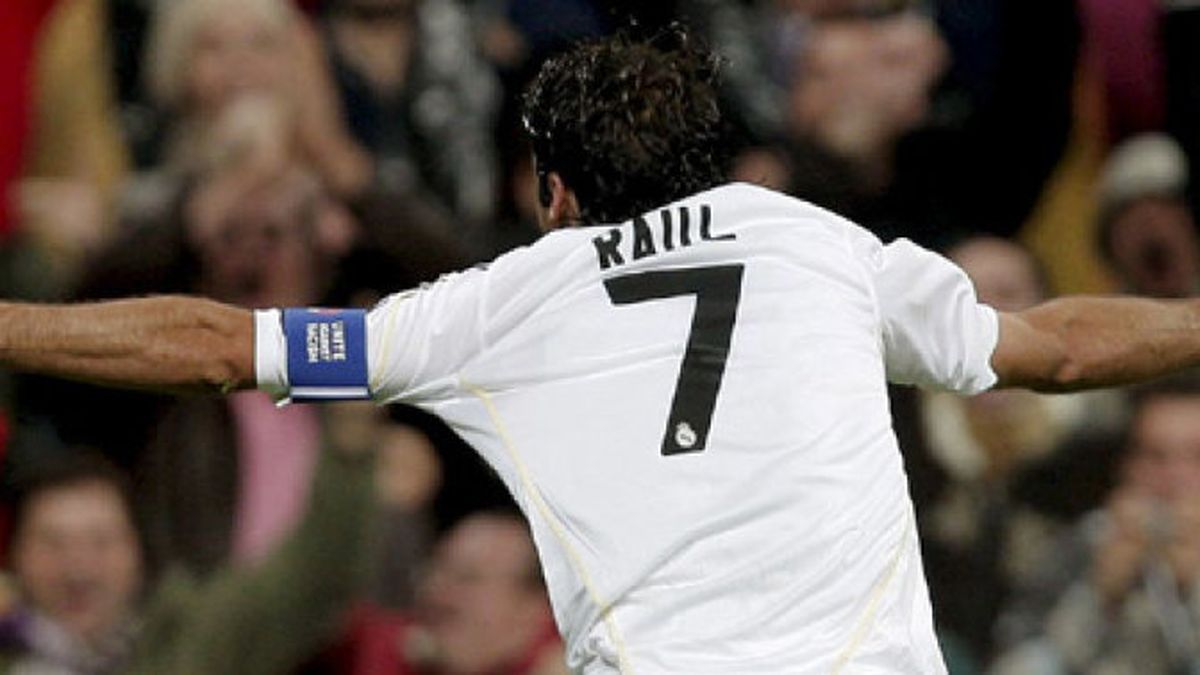 Raúl, el 'eterno capitán', una leyenda del derbi