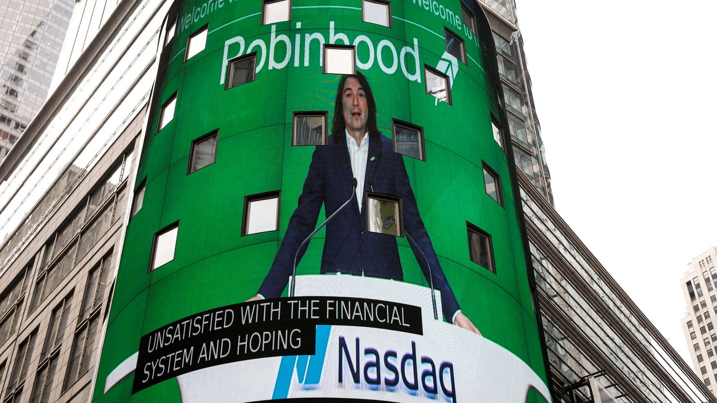 Vlad Tenev, CEO y cofundador de Robinhood, en un anuncio en Times Square. (Reuters/Brendan McDermid)